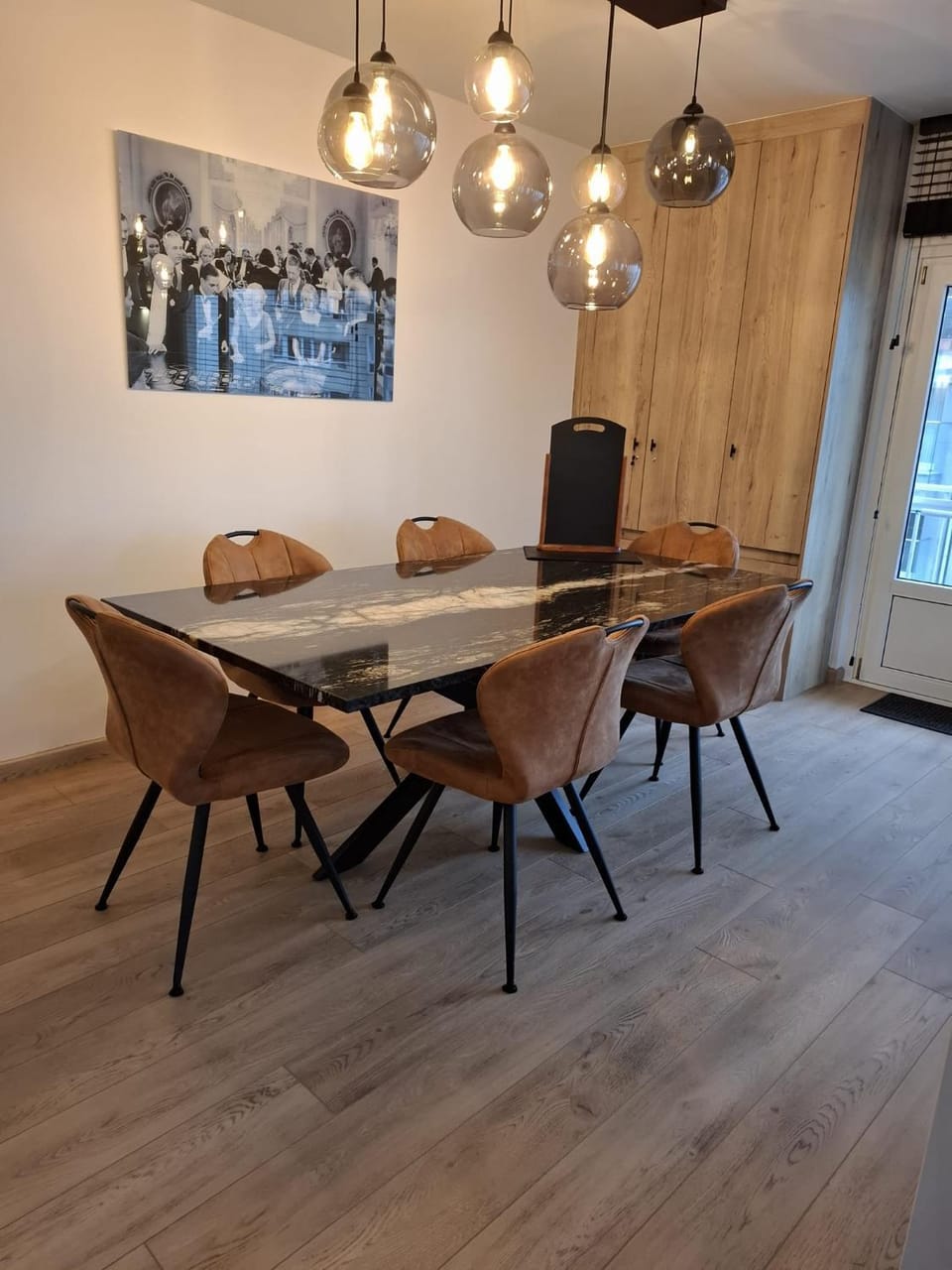 Lichtrijk en comfortabel hoekappartement met gratis parking en zeer centraal gelegen - Comme Chez Soi Apartment in Ostend