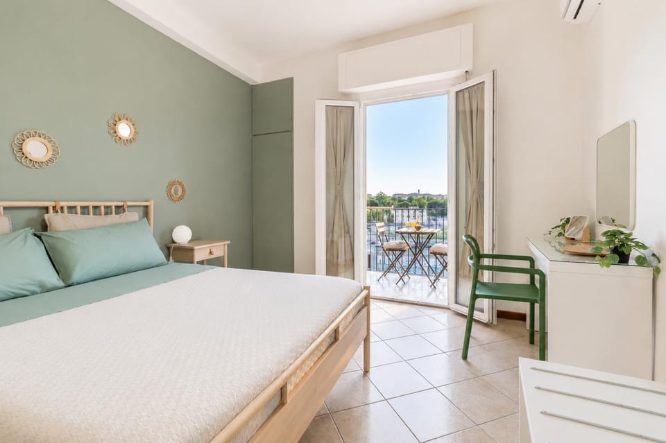 Bed, Natural landscape, View (from property/room), Balcony/Terrace, Photo of the whole room, Bedroom, wardrobe, air conditioner