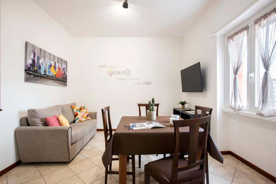 Communal lounge/ TV room, TV and multimedia, Living room, Seating area, Dining area