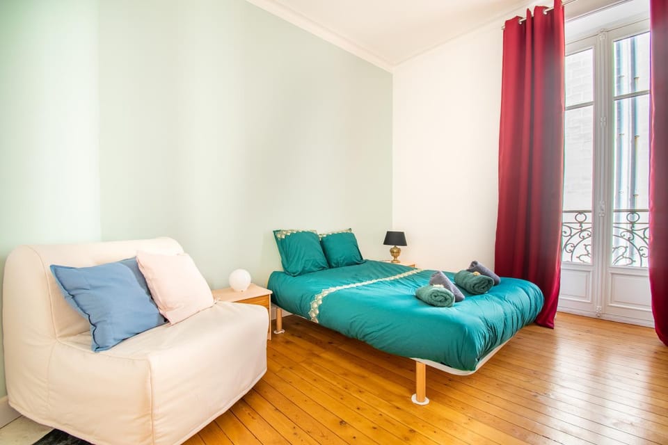 Bed, Photo of the whole room, Bedroom