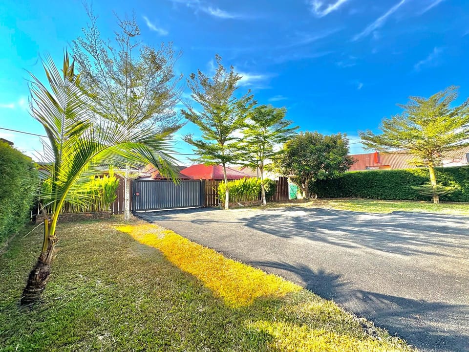 Tepak Nusuk Private Pool Homestay 5 Bedrooms 4 Bathrooms House in Malaysia