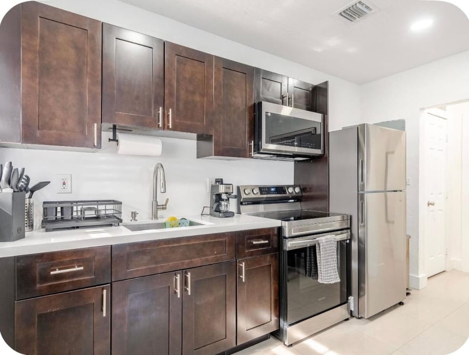 2 Gbps WiFi, Near Miami Medical District, Museums & Dining Apartment in Miami