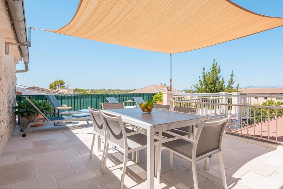 Property building, Balcony/Terrace, Living room