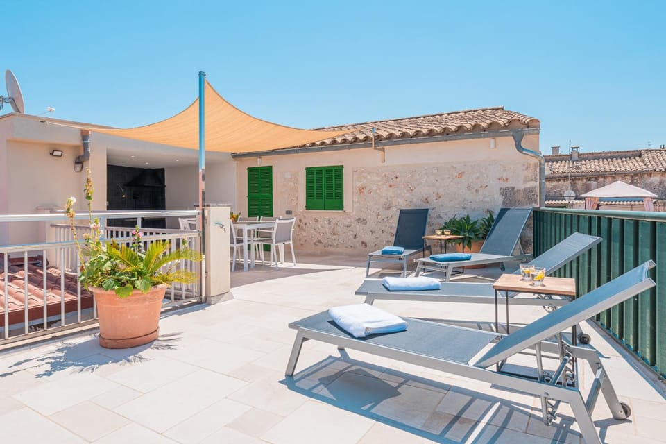 Property building, Balcony/Terrace, Living room