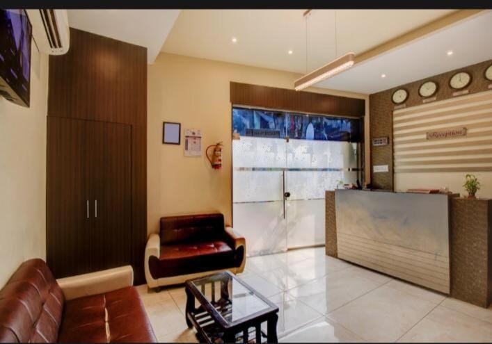 TV and multimedia, Kitchen or kitchenette, Living room, Seating area