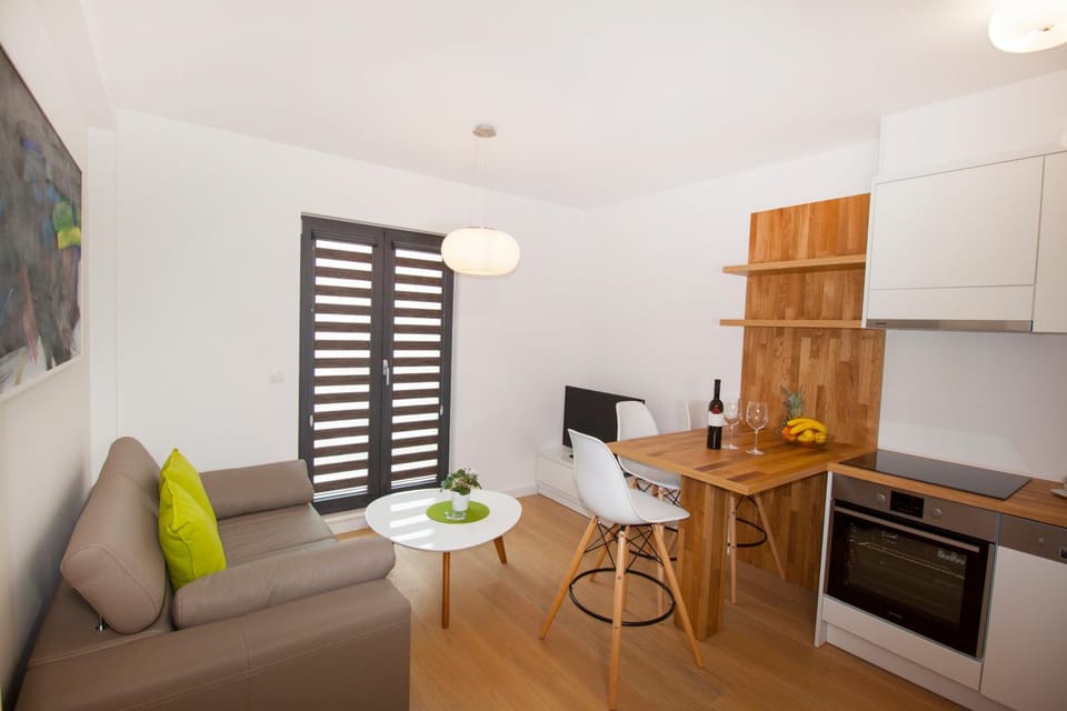 Living room, Seating area, pet friendly, stove