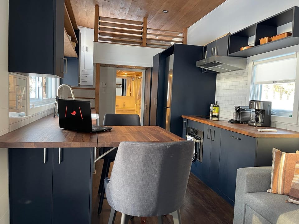 Kitchen or kitchenette, Dining area, pet friendly, stove