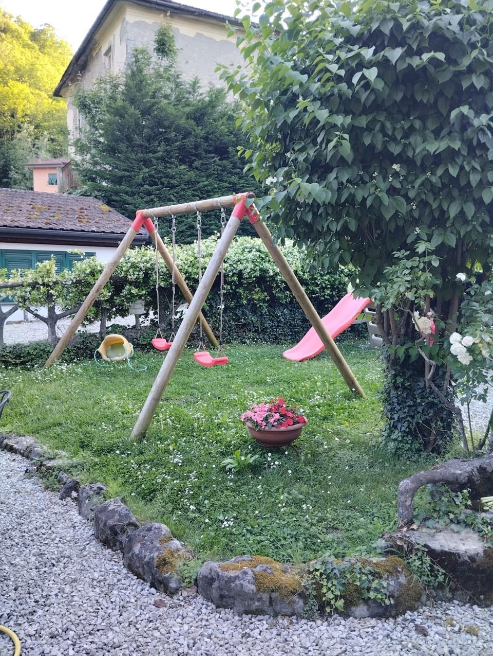 Le ortensie di Villa Vittoria nel verde a pochi minuti di auto dalle spiagge Apartment in Liguria
