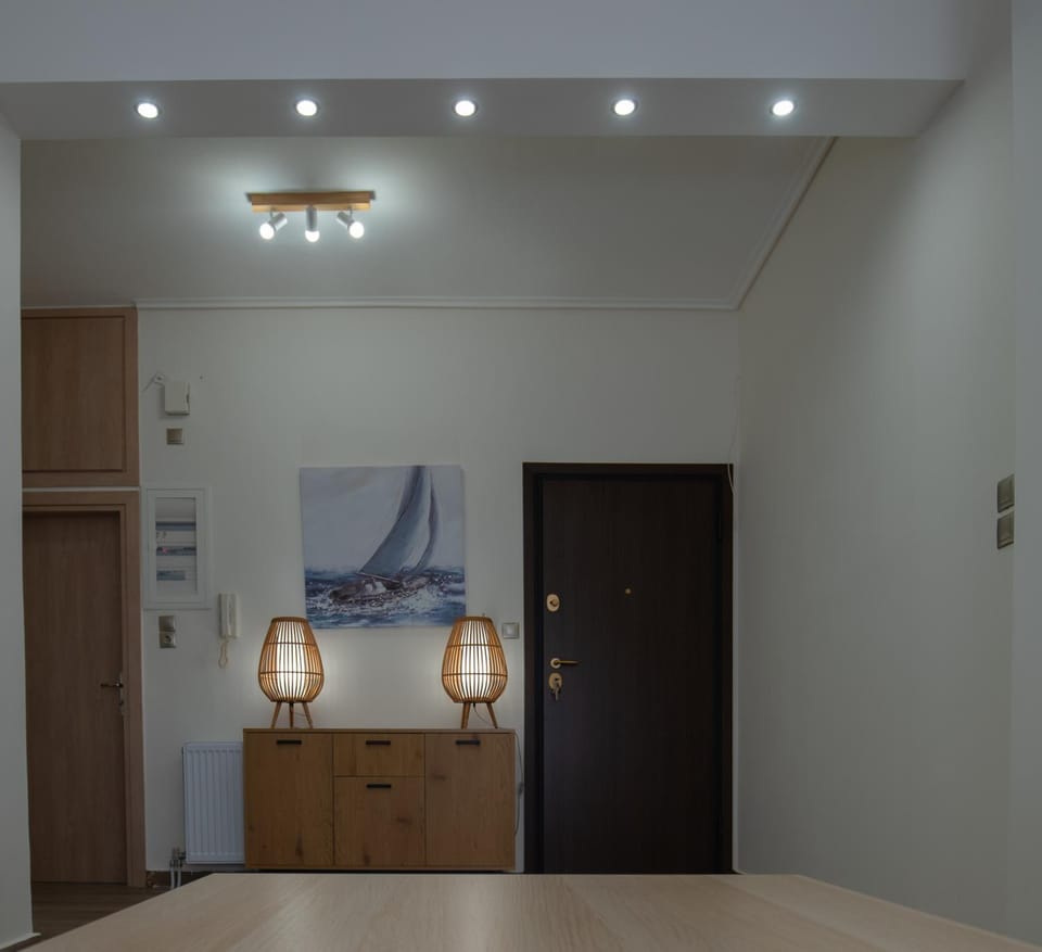 Max Blue apartment, a stay like no other Apartment in Pireas