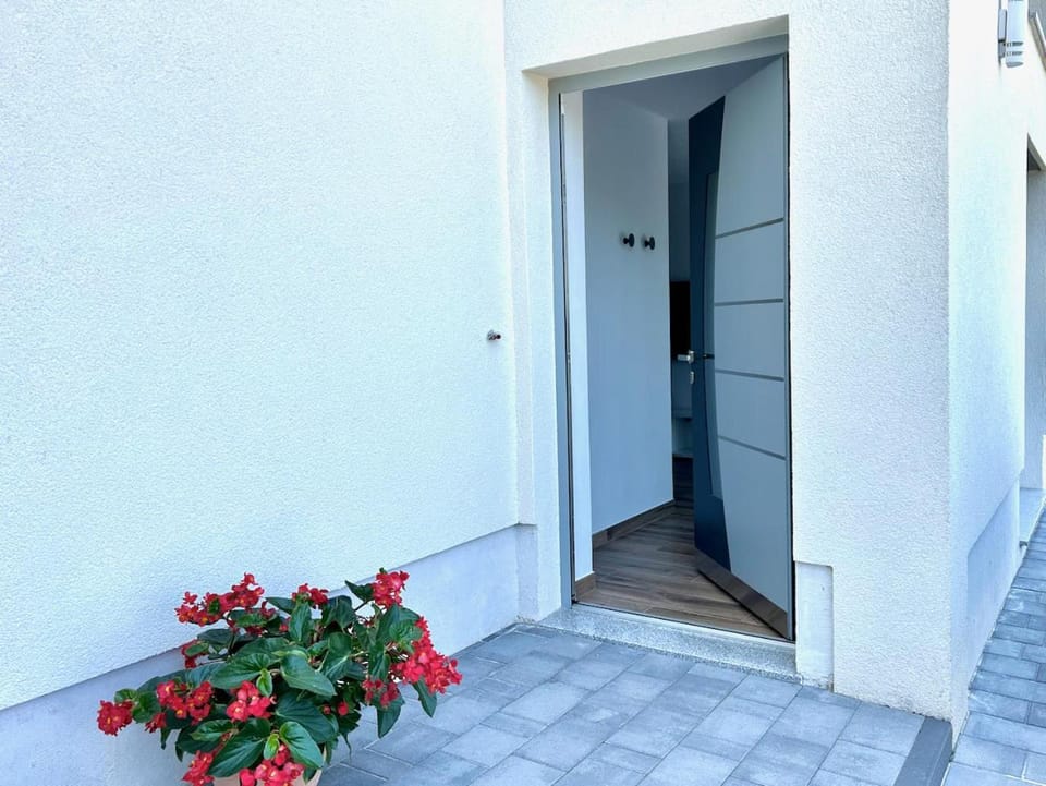 Patio, Facade/entrance, Balcony/Terrace