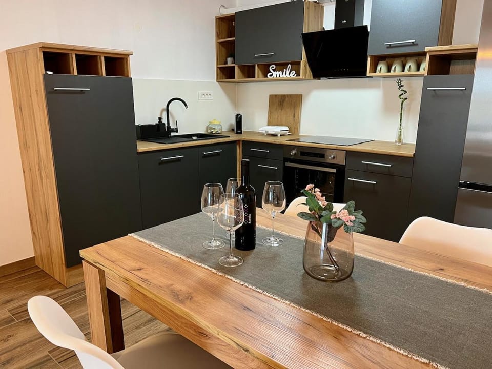 Kitchen or kitchenette, kitchen, kitchen