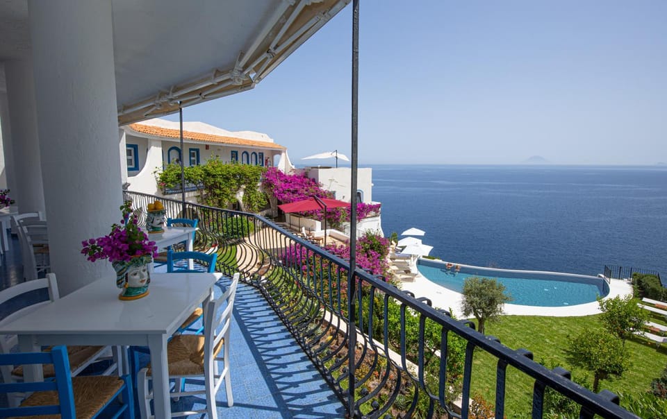 Property building, Restaurant/places to eat, Swimming pool, Breakfast