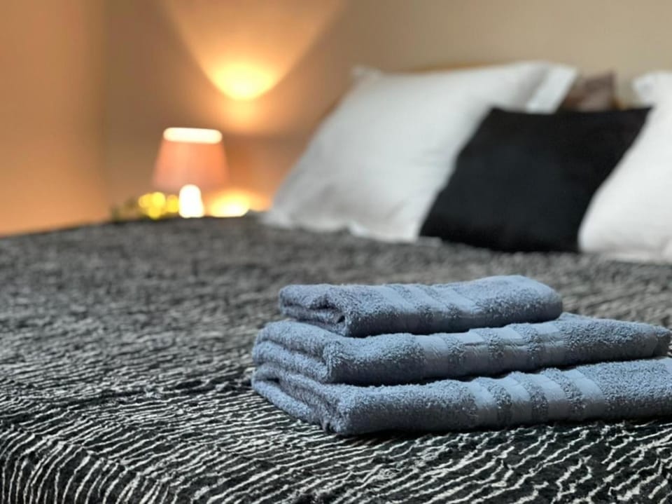 Photo of the whole room, towels