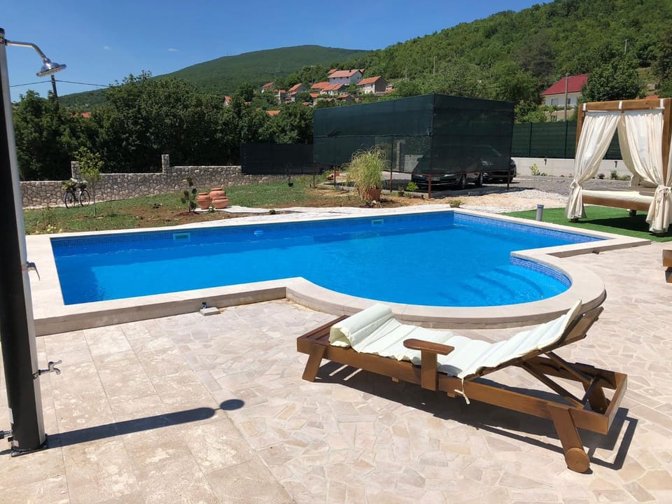 Garden, Pool view, Swimming pool, sunbed
