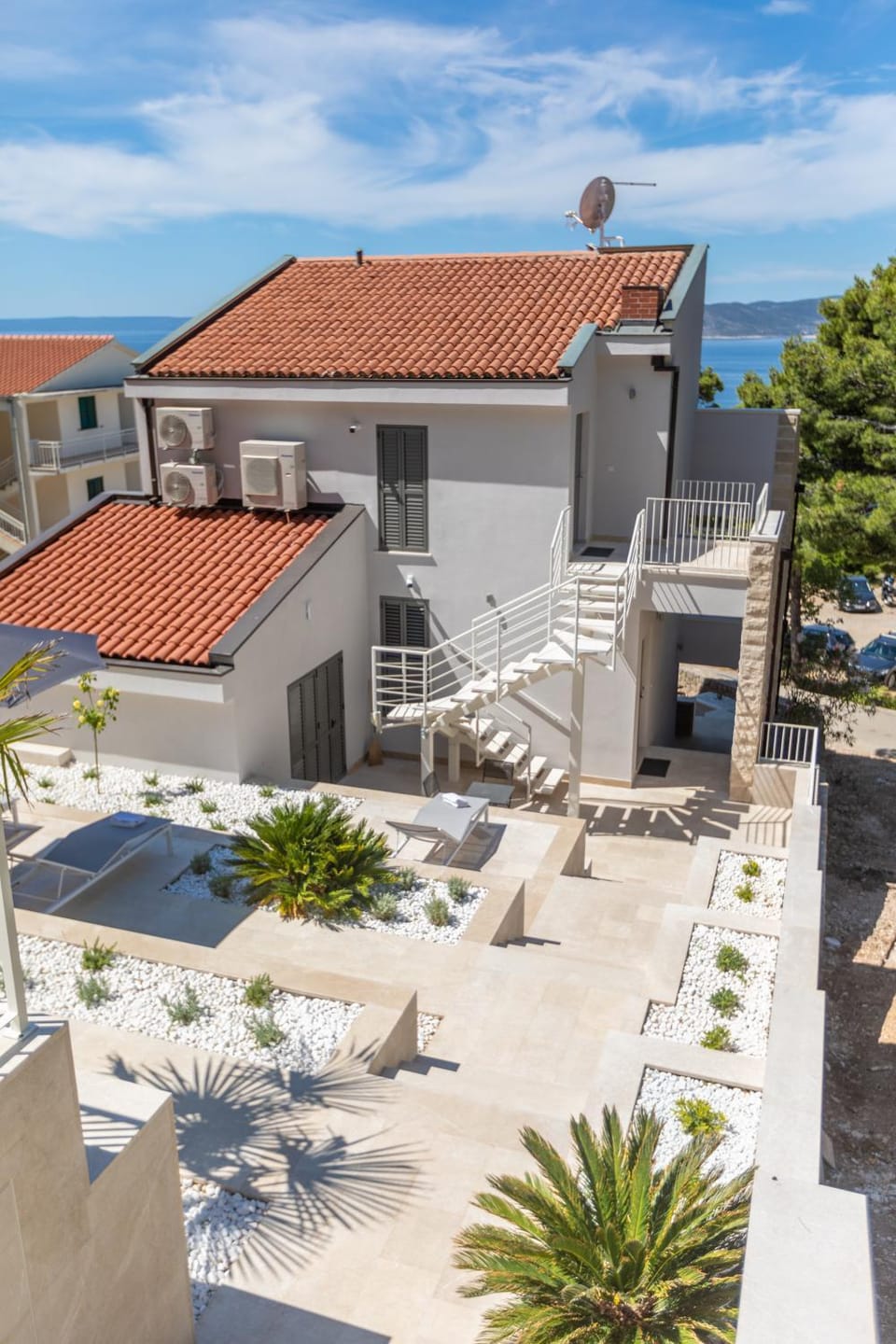 Property building, Patio, Balcony/Terrace