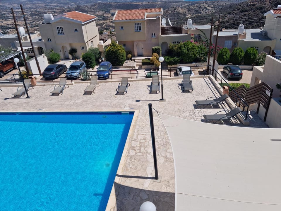 Swimming pool, sunbed