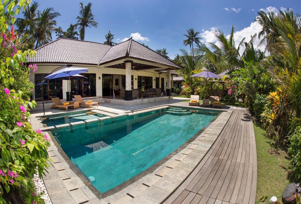 Facade/entrance, View (from property/room), Swimming pool, Swimming pool