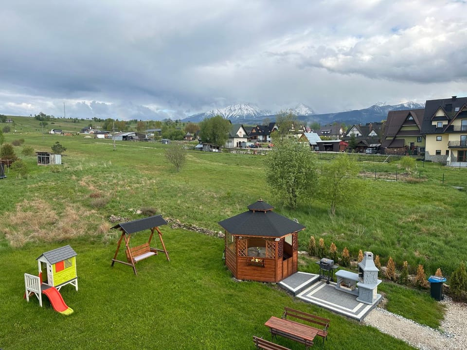 Property building, Spring, Natural landscape, Garden, Garden view