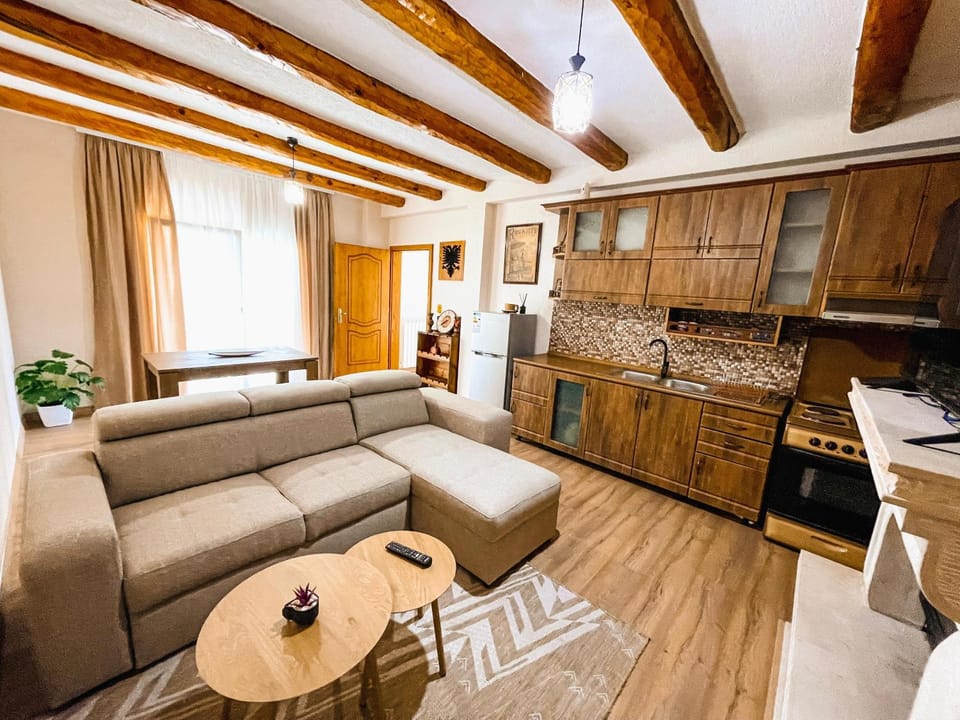 Kitchen or kitchenette, Living room, Seating area, Dining area, minibar, pet friendly, stove