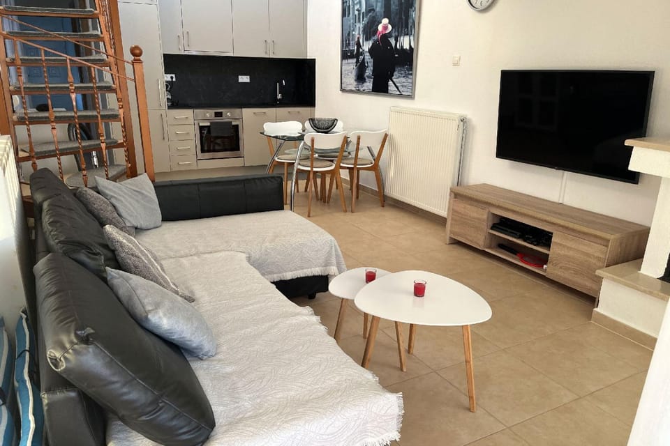 Communal lounge/ TV room, TV and multimedia, Kitchen or kitchenette, Dining area