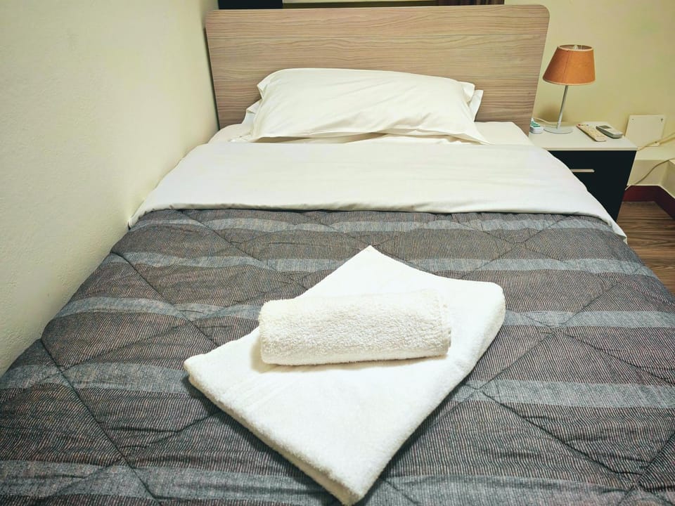 Bed, towels