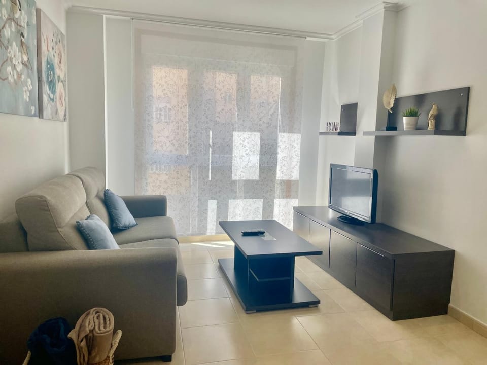 Communal lounge/ TV room, TV and multimedia, Living room, Seating area, Evening entertainment