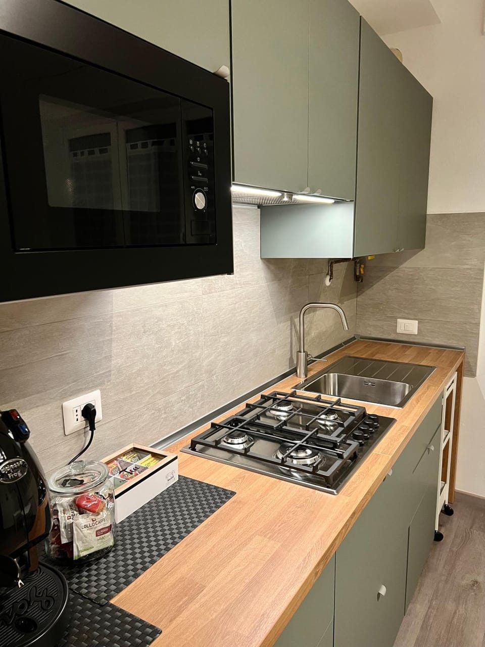 Kitchen or kitchenette, Living room, Breakfast, Lunch, Dinner, minibar, stove, kitchen