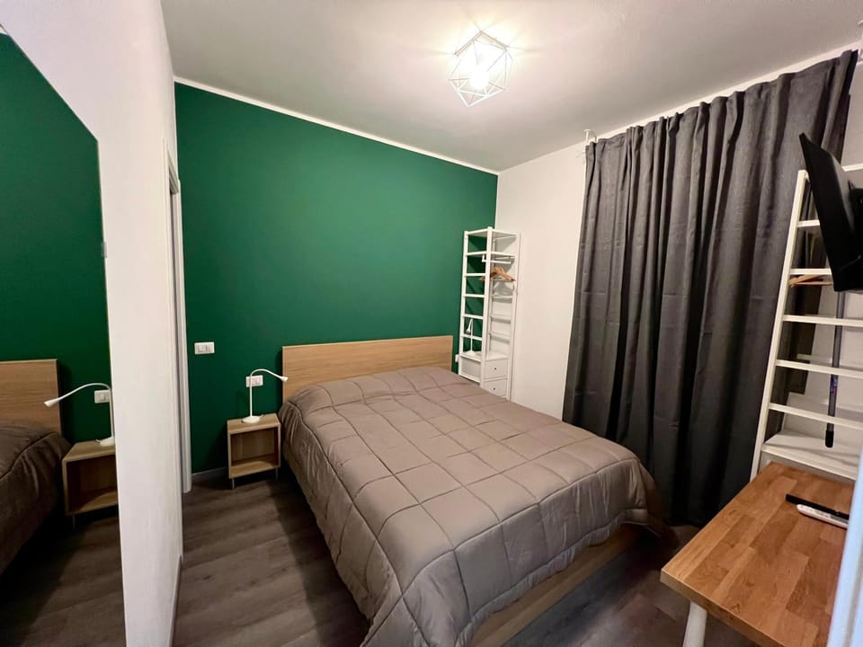 Bed, TV and multimedia, Bedroom, wardrobe