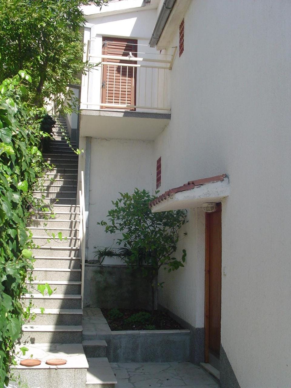 Facade/entrance