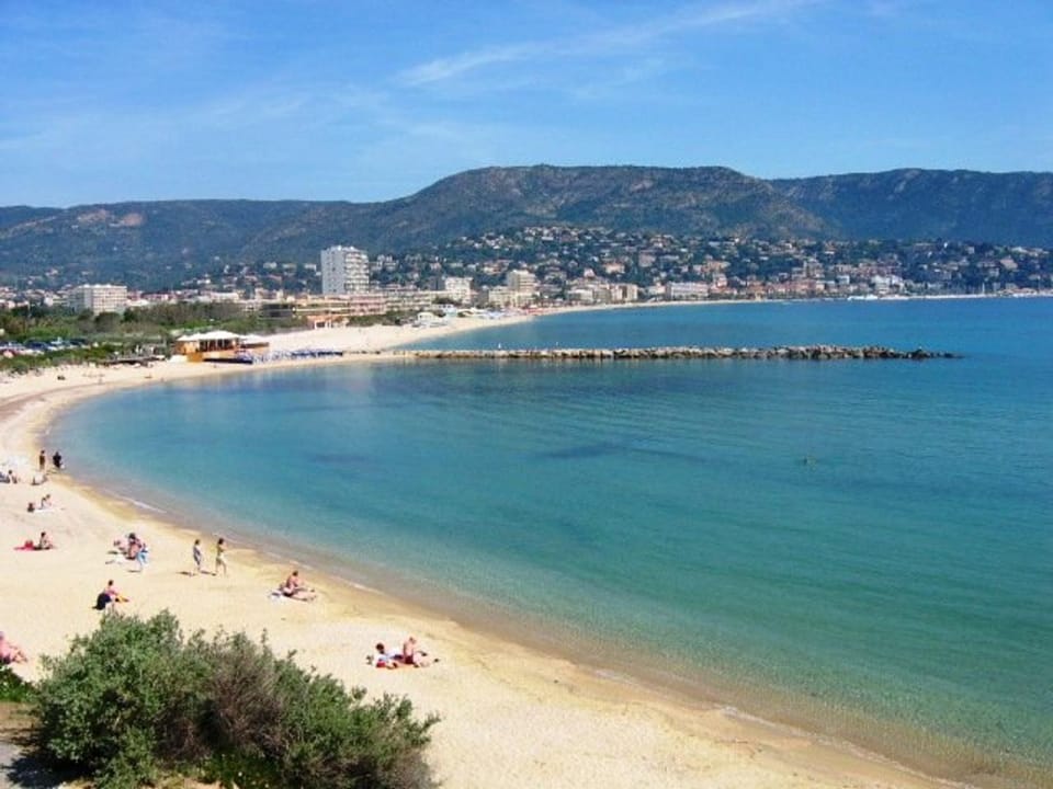 Studio calme avec coin nuit, terrasse et parking - Proche plage et commerces - FR-1-251-420 Apartment in Le Lavandou