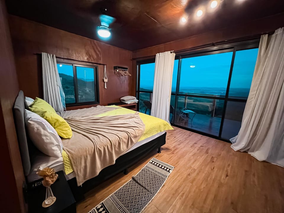 Bed, Natural landscape, Solarium, Photo of the whole room, Decorative detail, Bedroom, Landmark view, Mountain view, River view, fireplace, microwave, sunbed