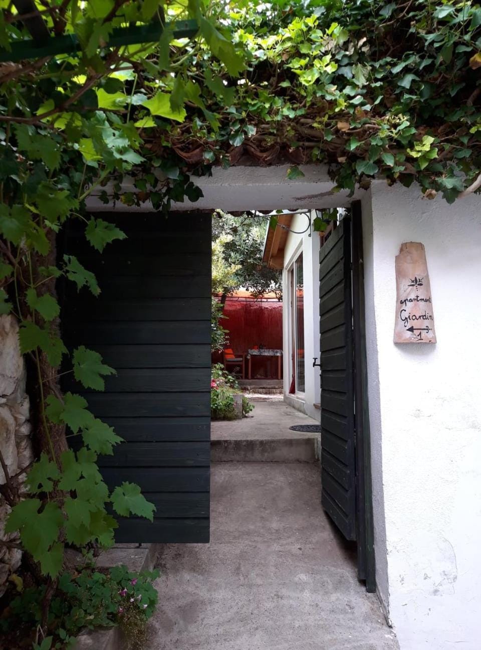 Patio, Facade/entrance