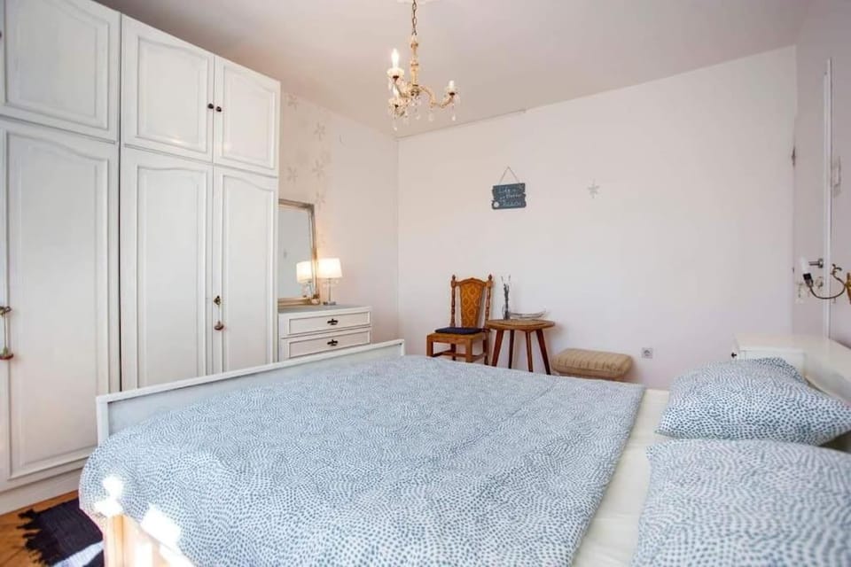 Bed, Photo of the whole room, Bedroom, wardrobe
