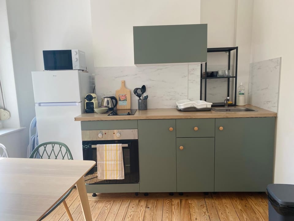 Coffee/tea facilities, Kitchen or kitchenette, Communal kitchen