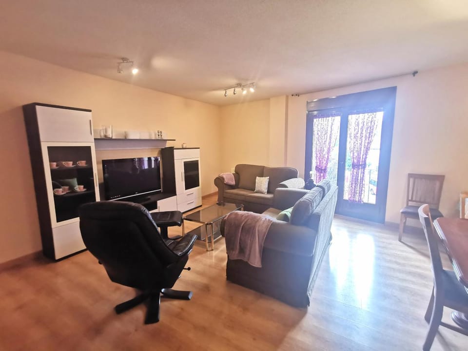 TV and multimedia, Seating area, Dining area