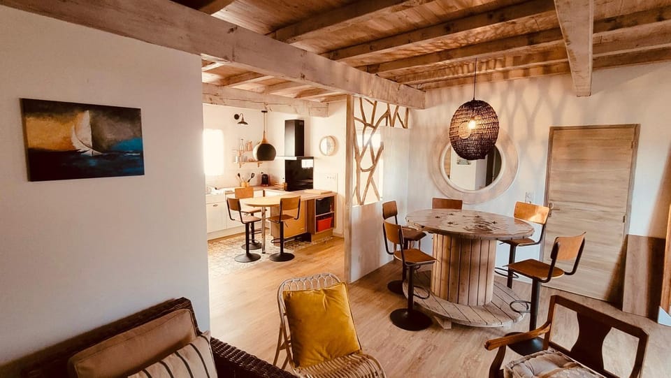 Dining area, Meals