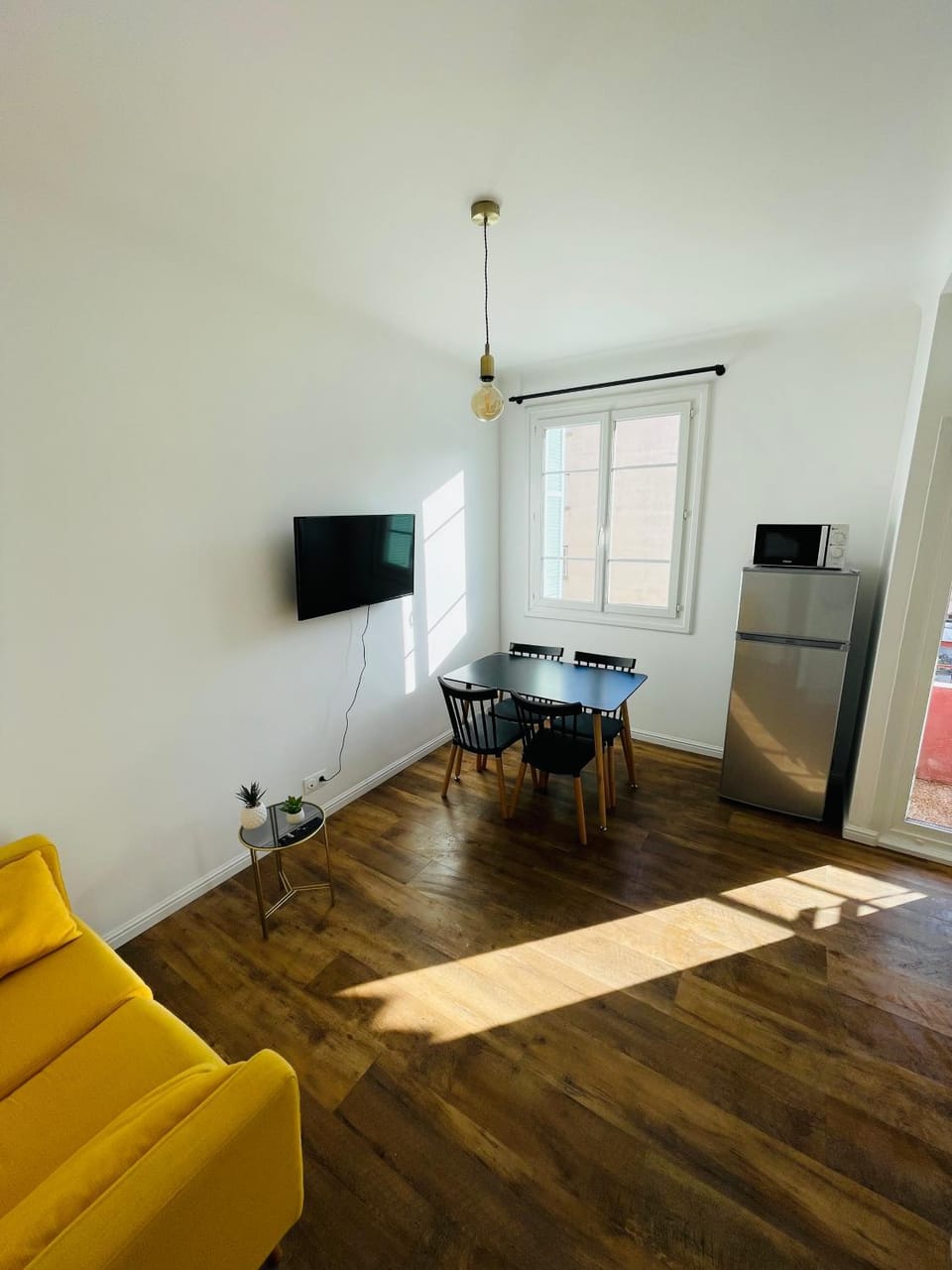 TV and multimedia, Living room, Dining area