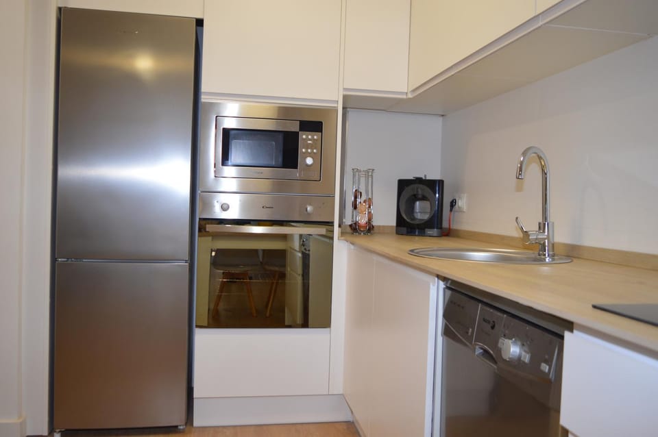 Kitchen or kitchenette, dishwasher, minibar, oven, pet friendly, stove, toaster