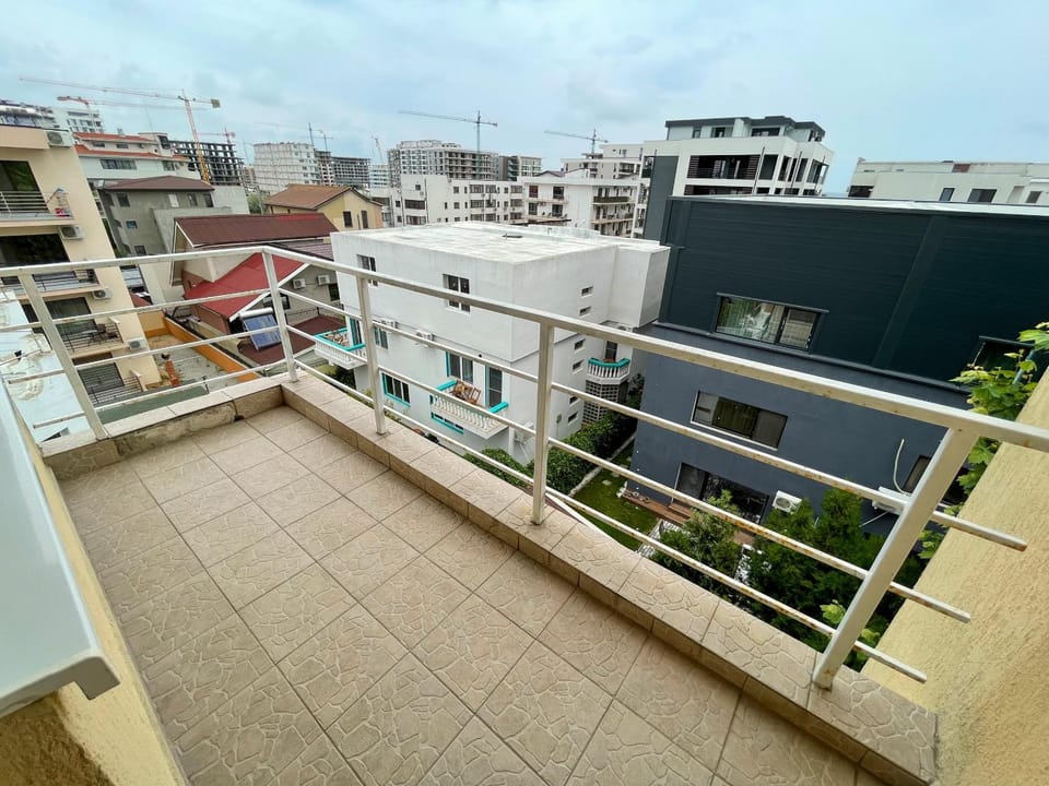 Balcony/Terrace, Street view
