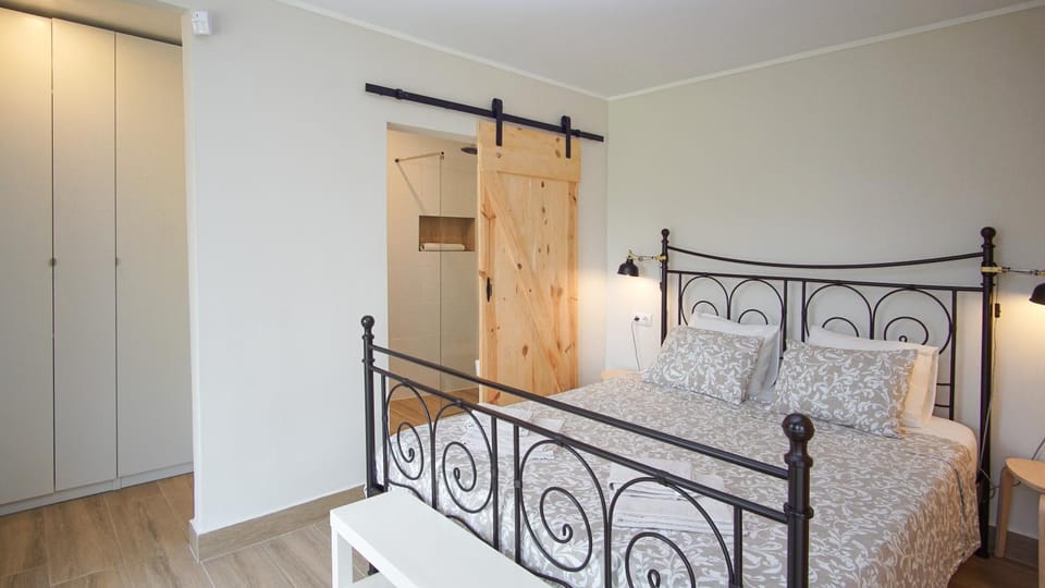 Bathroom, wardrobe