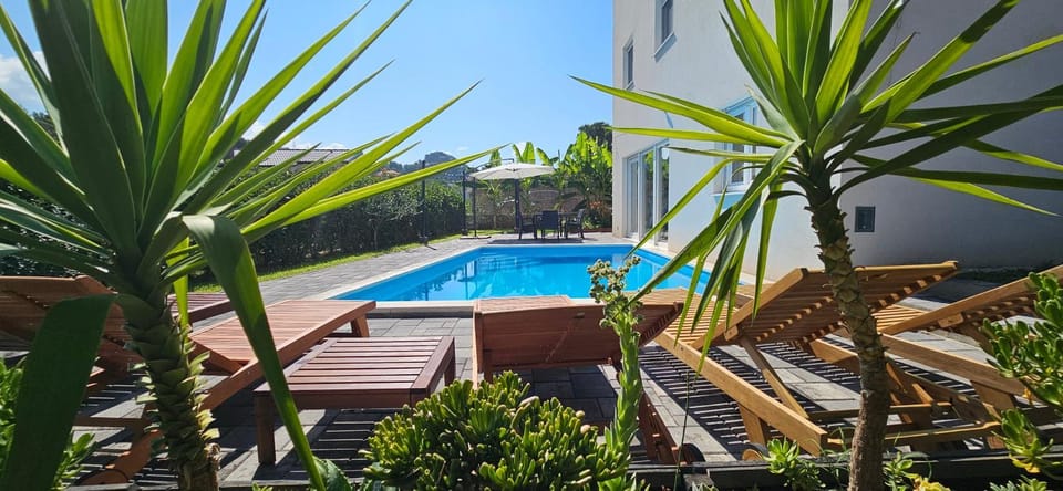 Garden view, Pool view, Swimming pool, sunbed