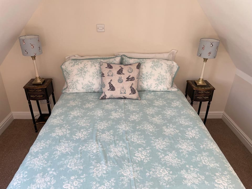 Property building, Bed, Bedroom
