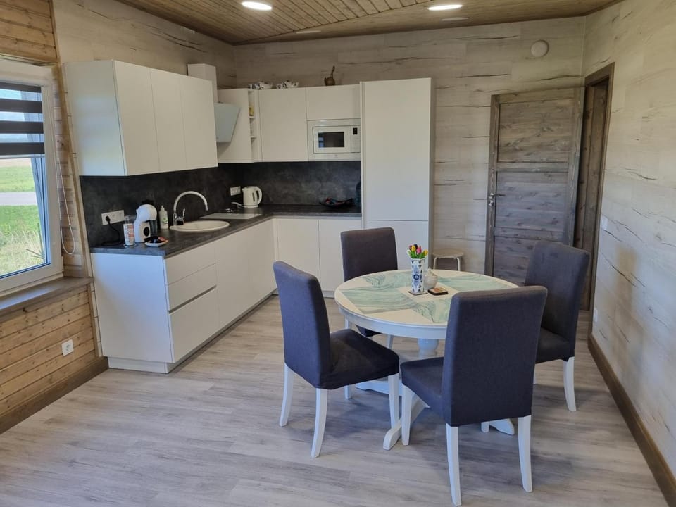 Coffee/tea facilities, Kitchen or kitchenette, Seating area, Dining area, oven, stove, kitchen
