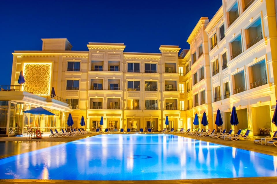 Property building, Swimming pool