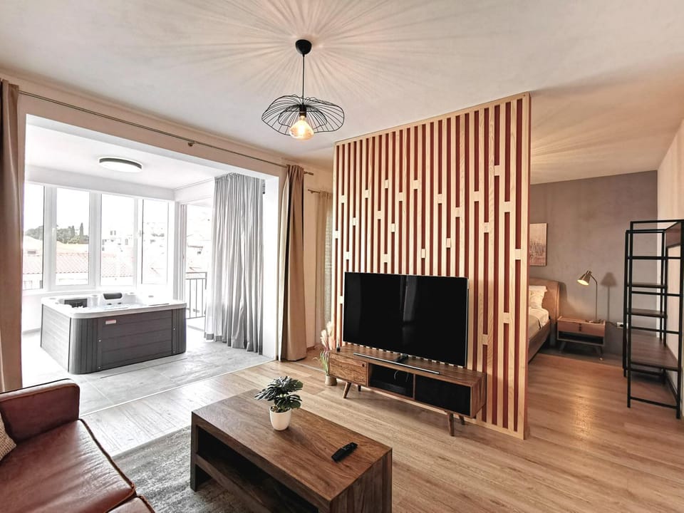 Communal lounge/ TV room, TV and multimedia, Living room