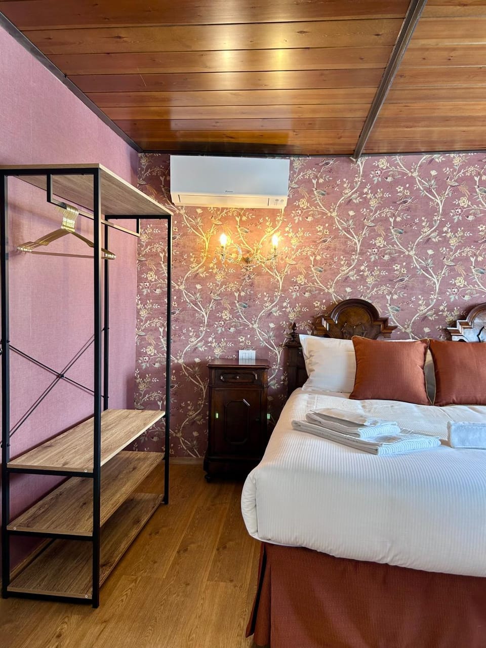 Bed, Bedroom, towels, wardrobe