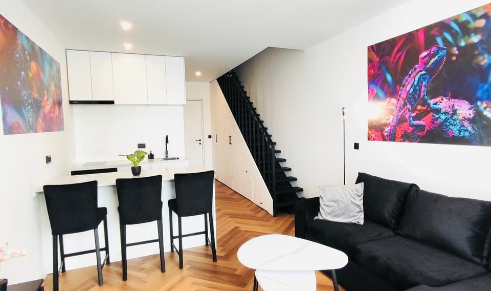 Kitchen or kitchenette, Living room, Seating area, Dining area