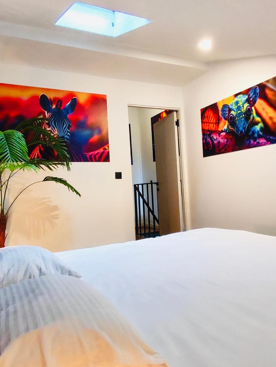 Bed, Photo of the whole room, Decorative detail, Bedroom