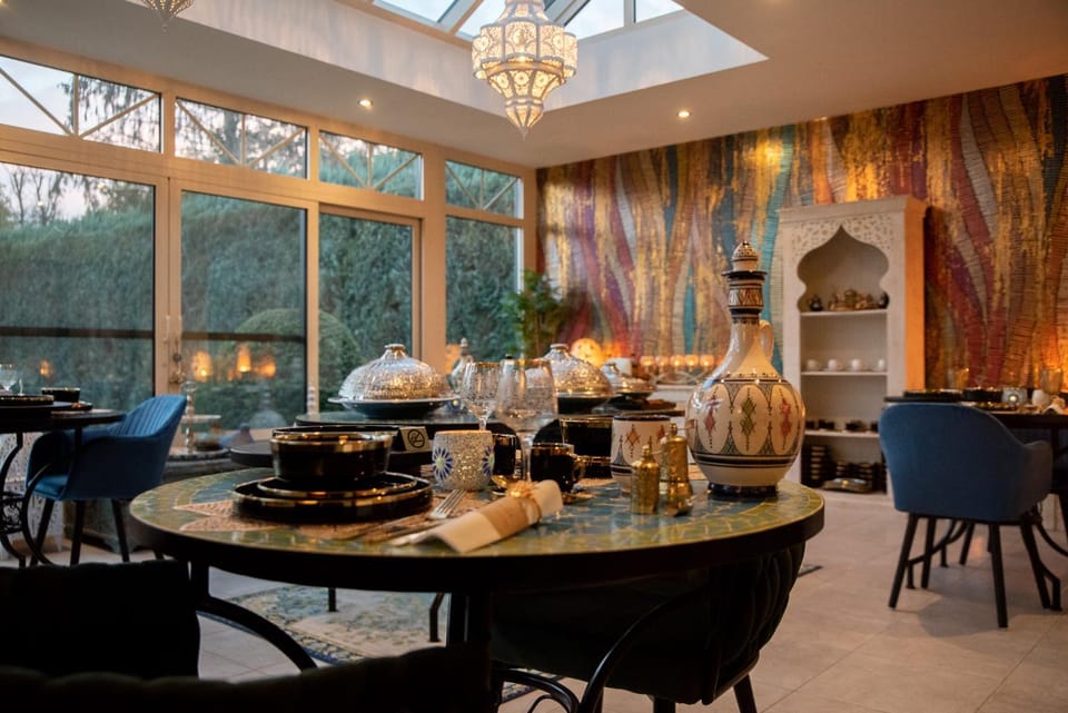 Property building, Restaurant/places to eat, Food and drinks, Dining area, Breakfast