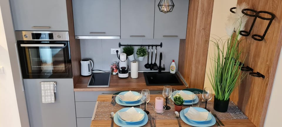 Coffee/tea facilities, Kitchen or kitchenette, Dining area, Drinks, Alcoholic drinks